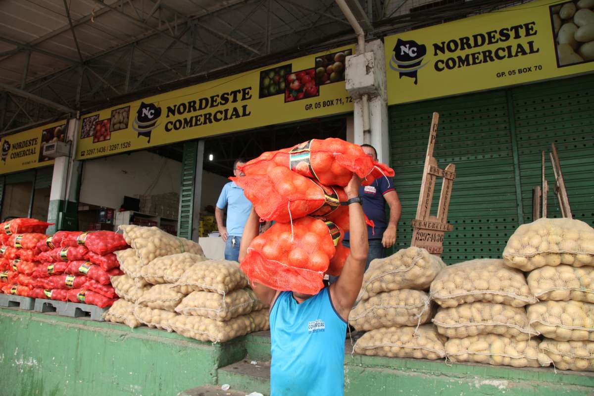 Produtos tradicionais natalinos incrementam vendas na Ceasa-CE - Centrais  de Abastecimento do Ceará - S/A