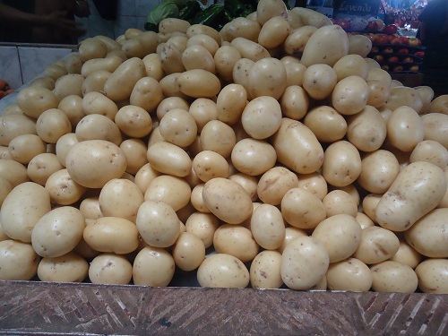 Ceasa-CE abre a semana com preço do abacate e da batata inglesa em queda