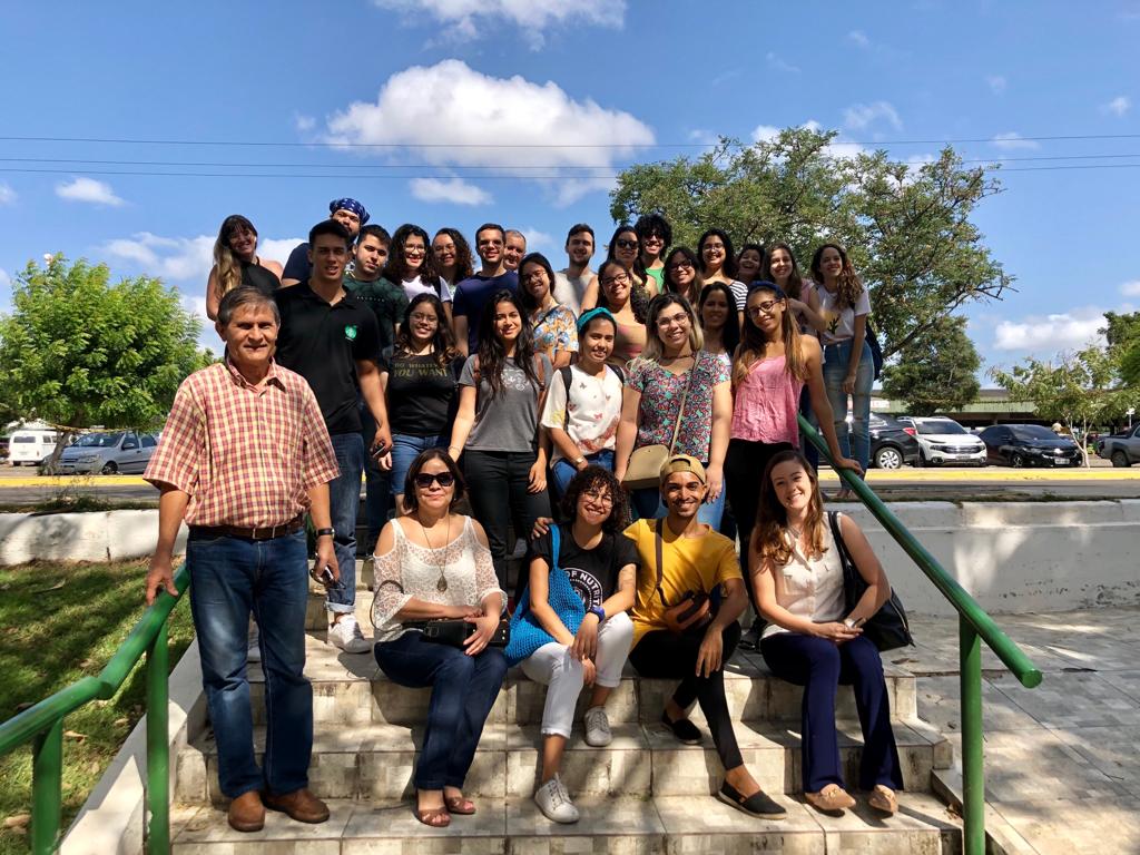 Ceasa-CE recebe alunos da UECE para aula de extensão na fábrica do Mais Nutrição