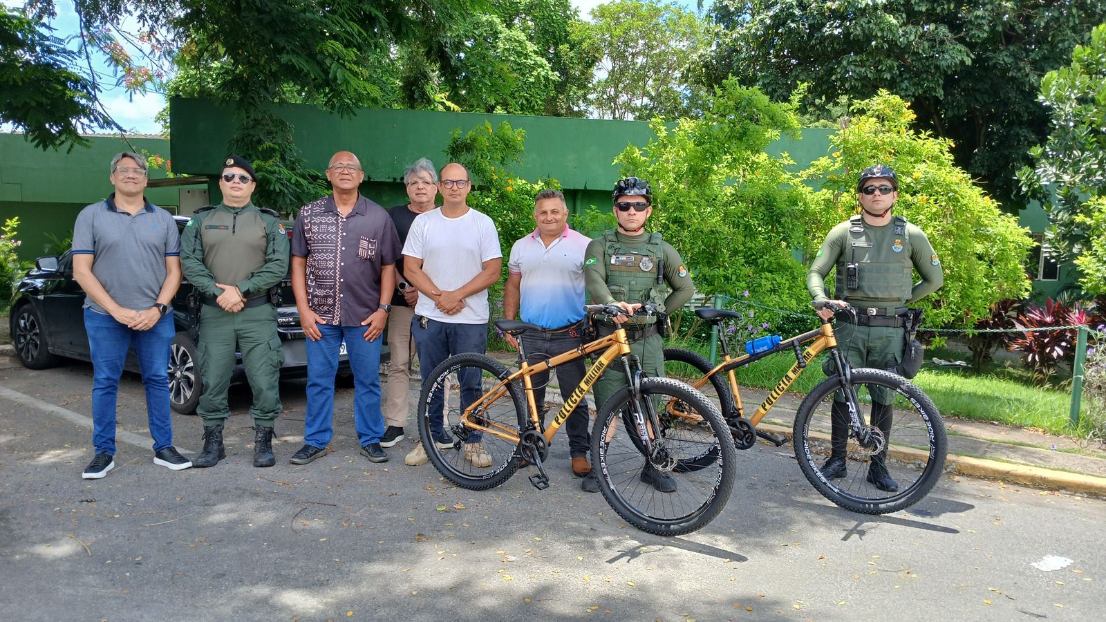 Ceasa-CE reforça segurança com patrulhamento de bicicleta feito por policiais militares